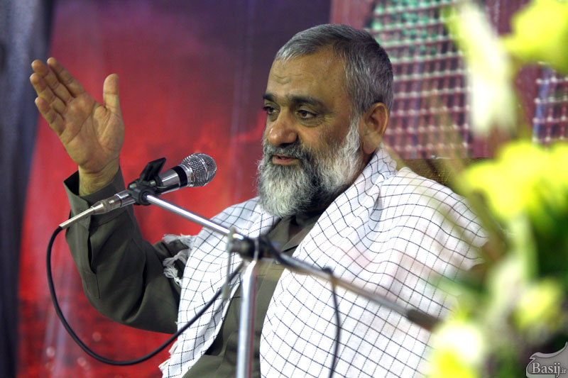 ملت ایران آنقدر مقاومت می کند تا مجبور شوی برای ظاهرسازی دعای کمیل بخوانی‌