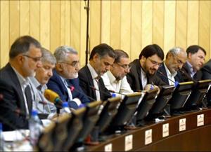چرا باید گزارش کمیسیون برجام مبنا قرار گیرد؟/ مدعیانی که به رای نمایندگان مردم تمکین نمیکنند