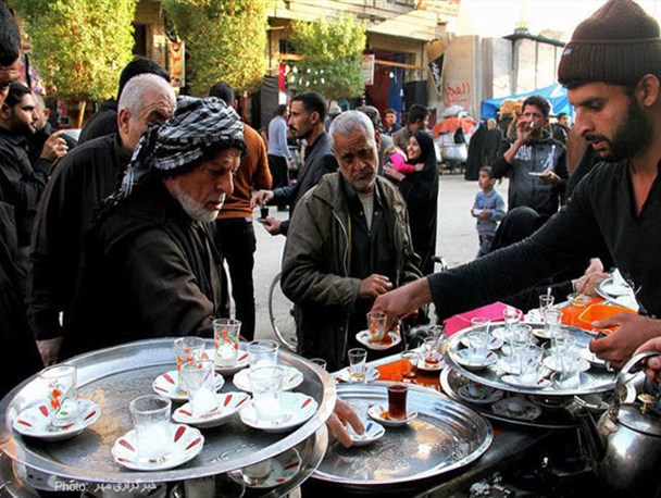 گزارش تصویری/ ایستگاههای نذری در مسیر پیاده روی زائران اربعین گزارش تصویری/ ایستگاههای نذری در مسیر پیاده روی زائران اربعین