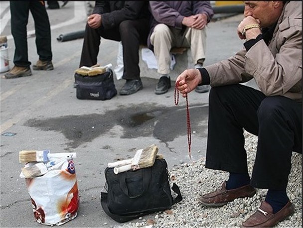 حداقل حقوق کارگران به ۵۳۴ هزار تومان کاهش می یابد/ دست دولت در جیب بیکاران