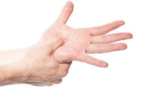 علل خواب رفتگی دست‌ و پا چیست؟
