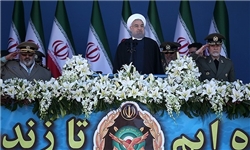 دشمن فکر نکند بین ملت ما شکافی وجود دارد/در برابر تهدید ما هم تهدید می‌کنیم/ آنکه می‌گوید ما قدرت سخت نیاز نداریم ساده‌لوح است