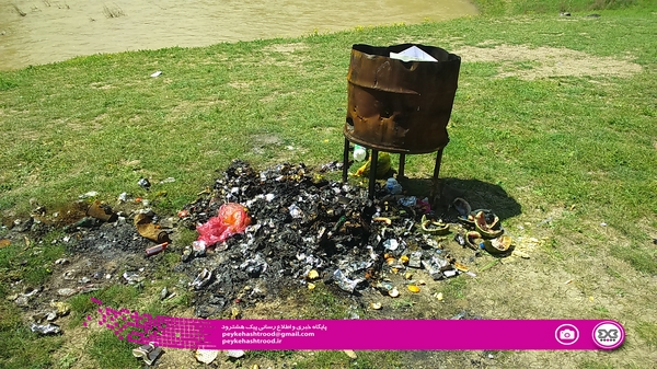 عکس خبری: آثار بجای مانده از سوزاندن زباله ها در قلعه ضحاک هشترود
