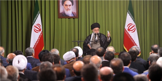 شرمندگیام از اینکه جوانی بیکار با دست خالی به خانه میرود کمتر از خود او نیست شرمندگیام از اینکه جوانی بیکار با دست خالی به خانه میرود کمتر از خود او نیست