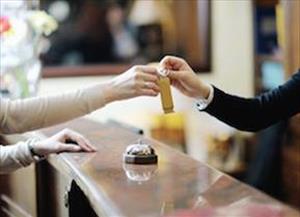 چرا هتل‌ها زنان مجرد را نمی‌پذیرند؟