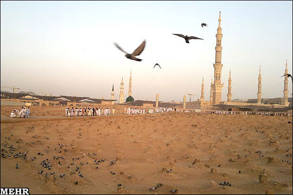 چه کسی برای اولین بار بر روی قبر پیامبر بنا درست کرد؟