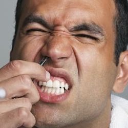 چرا کندن موهای داخل بینی خطر دارد؟