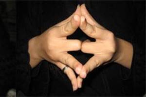 چرا حلقه ازدواج در انگشت چهارم قرار می دهیم ؟