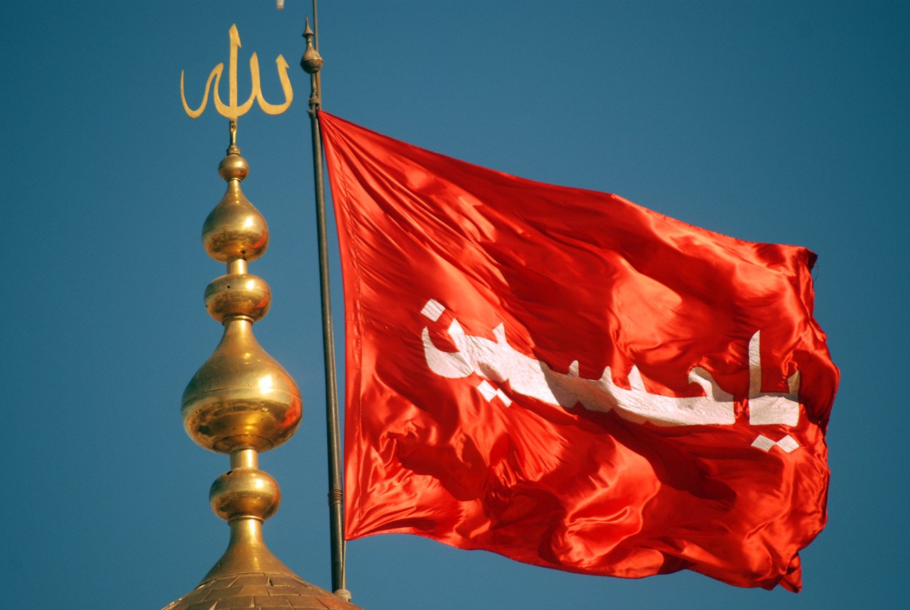 اهتزاز پرچم متبرکه بارگاه مطهر و ملکوتی امام حسین‌(ع) در هشترود