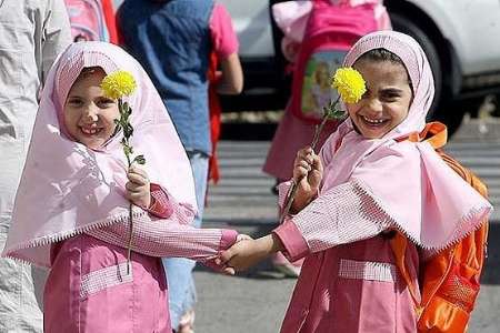 غنچه ها و شکوفه ها امروز بر شاخه درخت دانایی نشستند