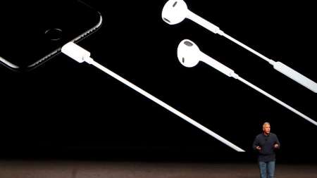 شکایت کاربران آیفون ۷ از اختلال در عملکرد EarPods