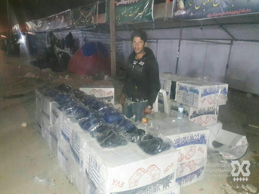 عکس خبری: توزیع کفش صلواتی در مرز مهران