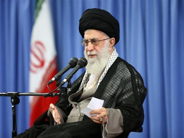نفی فرهنگ غرب به معنای نفی سلطه غرب است/ قدرتهای سلطه‌گر به هیچ حدی قانع نیستند