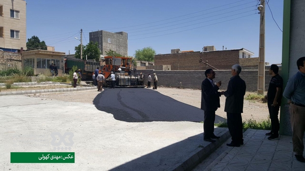 مسیر ورودی و محوطه بیرونی مصلای هشترود آسفالت ریزی شد