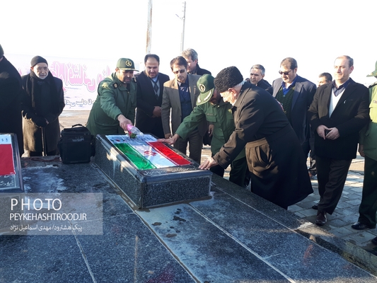 گزارش تصویری/ غبارروبی و عطرافشانی مزار شهدای گمنام هشترود گزارش تصویری/ غبارروبی و عطرافشانی مزار شهدای گمنام هشترود