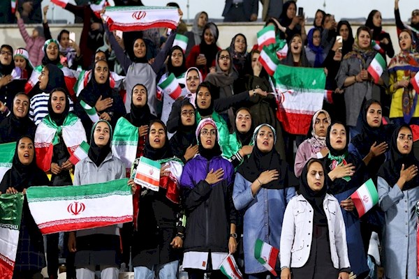 ۱۸ مهر اولین حضور رسمی زنان در آزادی
