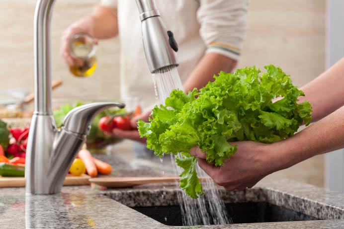 اصول صحیح شستشو و ضدعفونی کردن سبزیجات در تابستان