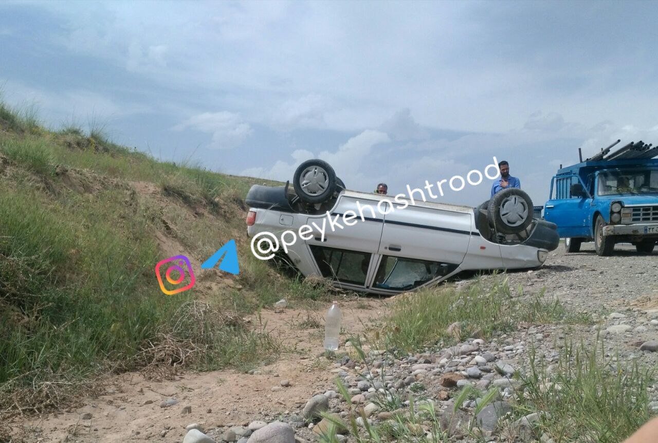 شهروند خبرنگار/ واژگونی پراید در سربالائی روستای دامناب