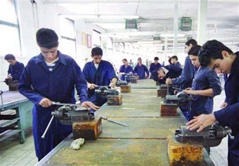 اهمیت مهارت آموزی در یافتن شغل/ ۵۵ درصد مهارت دیدگان جذب بازار کار می‌شوند