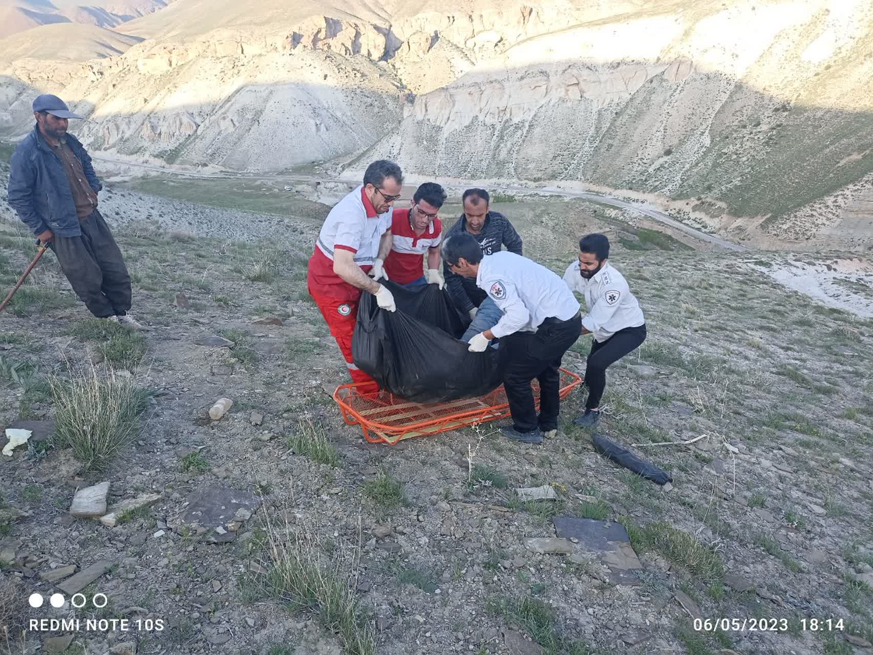 حادثه برای ۳ کوهنورد در کوه های روستای قوجا کندی منجر به فوت یک نفر شد +عکس
