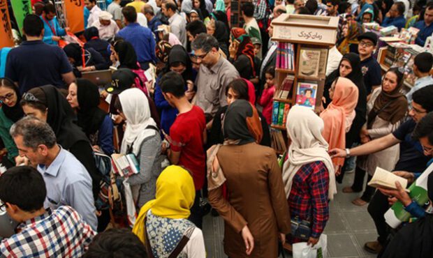800 ناشر داخلی و خارجی با 70 هزار عنوان کتاب در راه تبریز 800 ناشر داخلی و خارجی با 70 هزار عنوان کتاب در راه تبریز