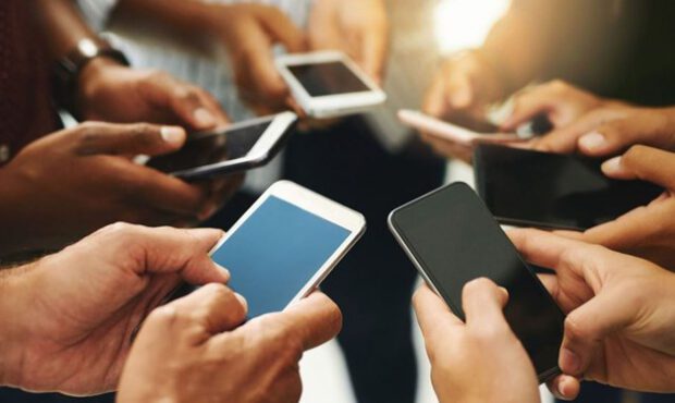 آذربایجانیها چقدر با تلفن صحبت میکنند؟ آذربایجانیها چقدر با تلفن صحبت میکنند؟