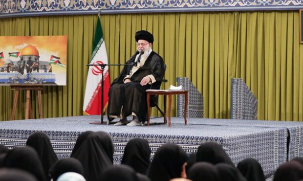 رهبر انقلاب: میدان غزه و اسرائیل، میدانِ حق و باطل است رهبر انقلاب: میدان غزه و اسرائیل، میدانِ حق و باطل است