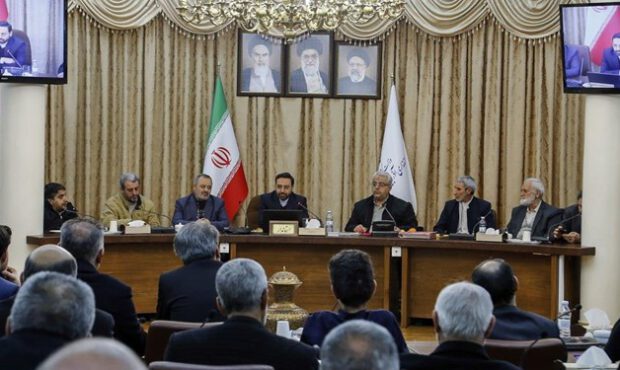 سخنان بی تعارف ایثارگران به استاندار آذربایجانشرقی سخنان بی تعارف ایثارگران به استاندار آذربایجانشرقی