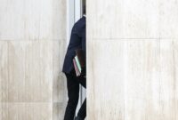 اراده استوار دولت شهید رئیسی در عزل ناکارآمدها/چرا در دولت روحانی مدیران ناکارآمد ابقا می شدند؟